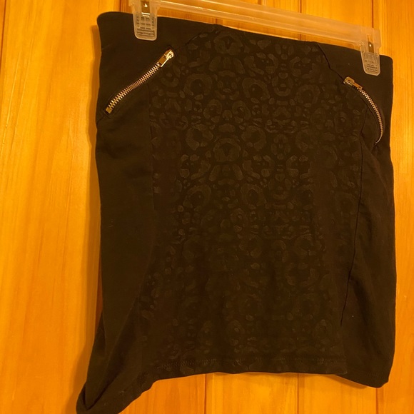 Divided by H&M Women’s Black Leopard Print Mini Skirt - Picture 2 of 8